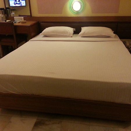 Hotel Ashray International, Sion - Near Bkc Mumbai  Buitenkant foto