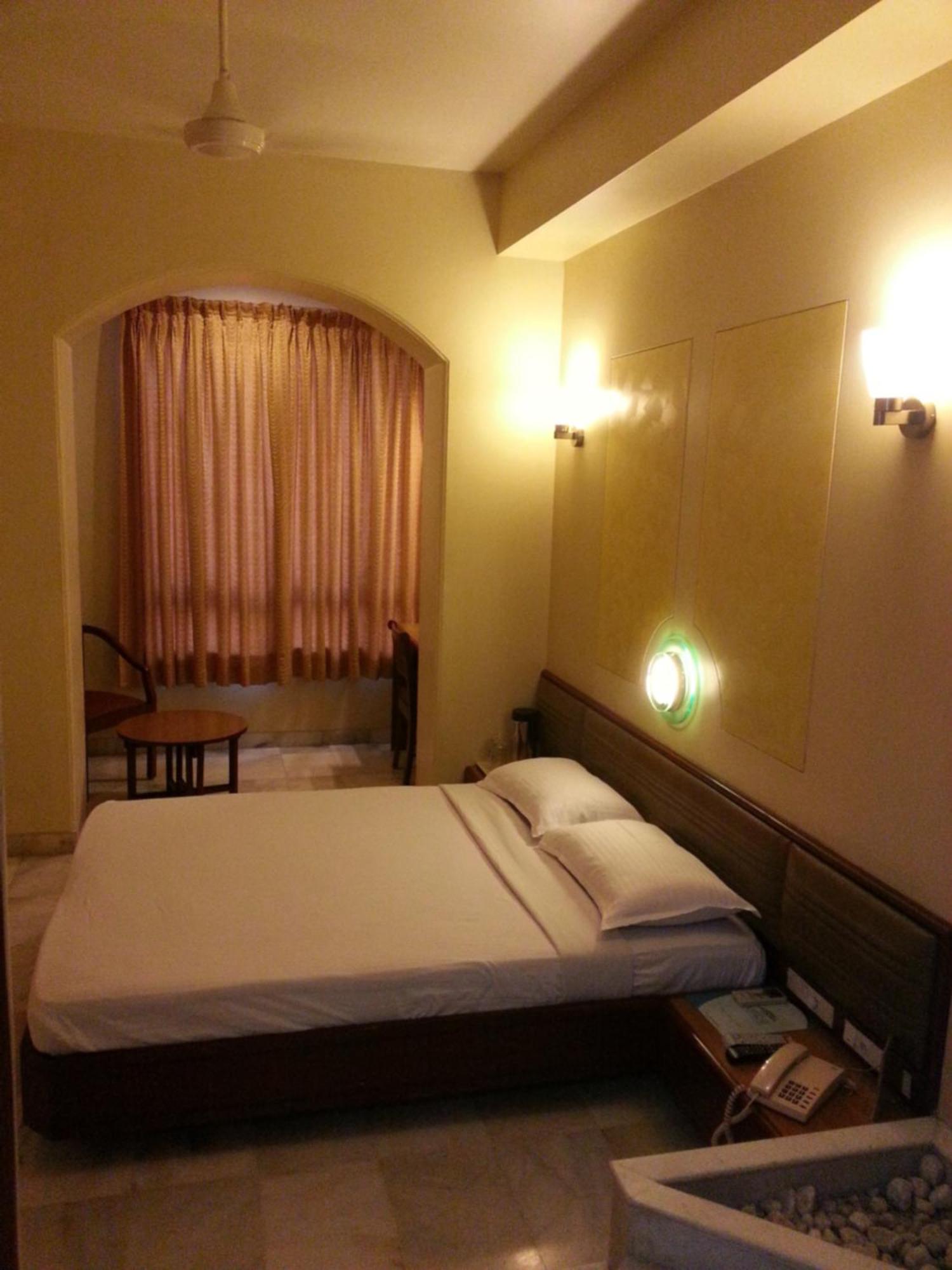 Hotel Ashray International, Sion - Near Bkc Mumbai  Buitenkant foto