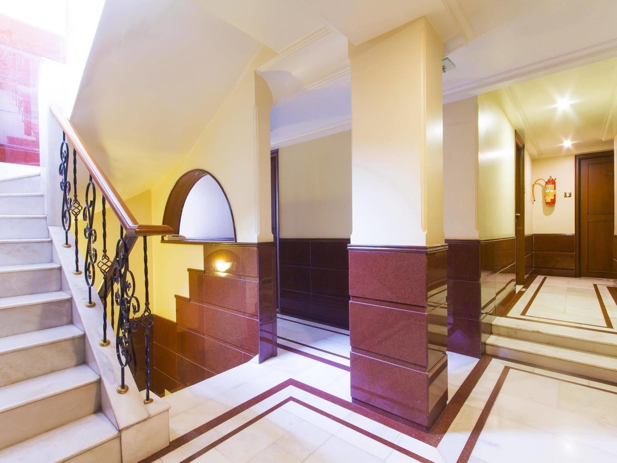 Hotel Ashray International, Sion - Near Bkc Mumbai  Buitenkant foto