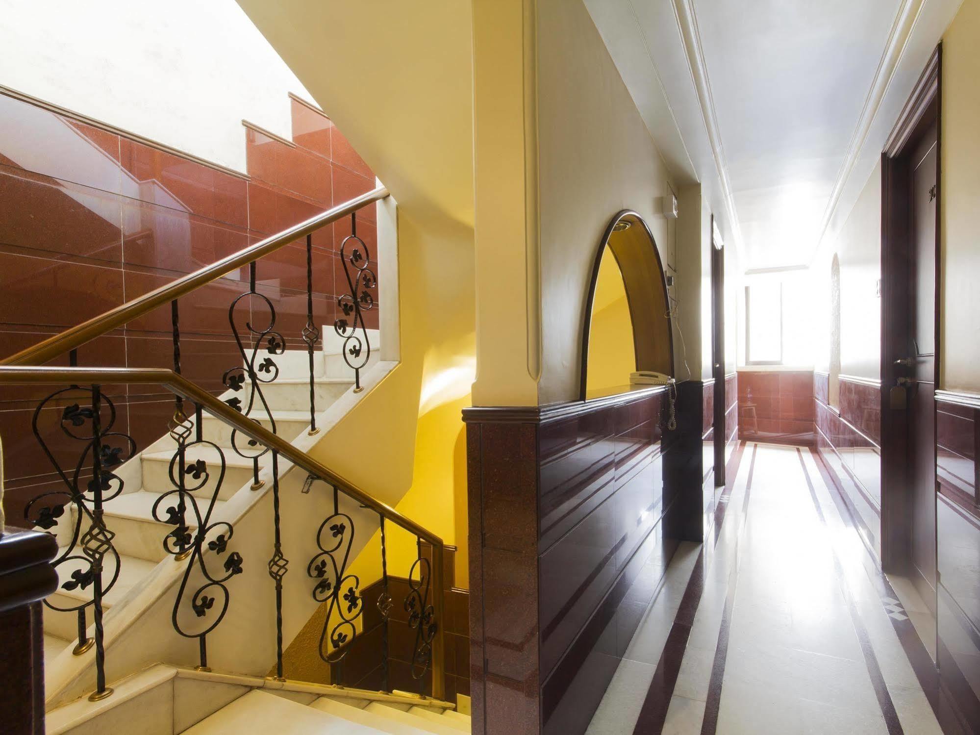 Hotel Ashray International, Sion - Near Bkc Mumbai  Buitenkant foto