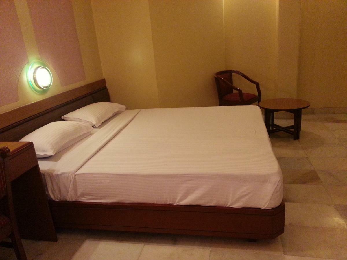 Hotel Ashray International, Sion - Near Bkc Mumbai  Kamer foto